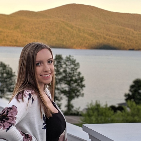 Meet your Posher, Alison - Picture 1 of 1